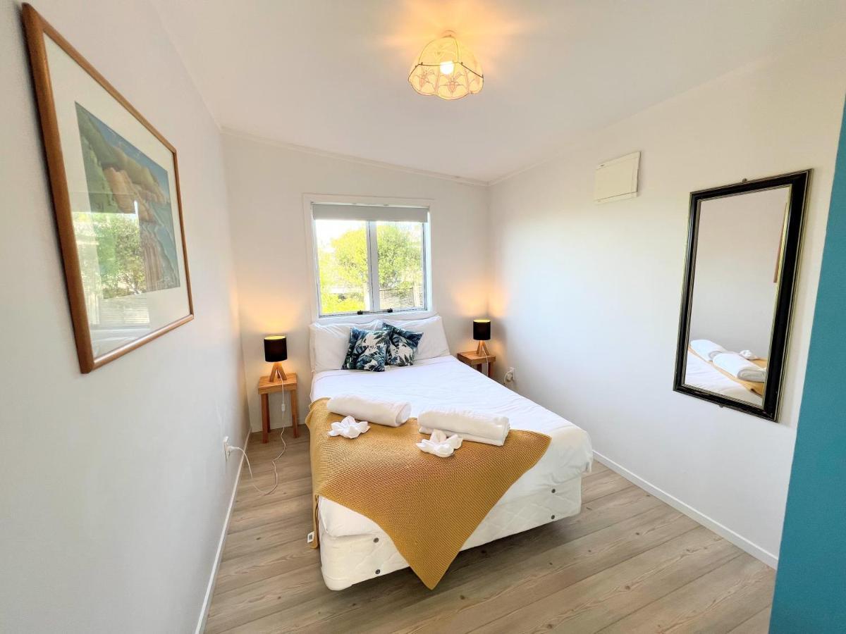 Tiri Cottage - Sea Views In Oneroa By Waiheke Unlimited Waiheke Island Dış mekan fotoğraf